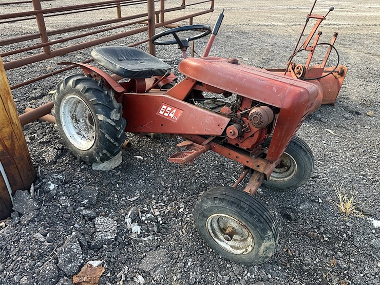 wheel-horse-654-garden-tractor-image-3