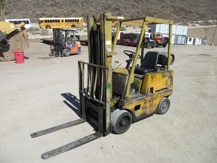 clark-c300-40-warehouse-forklift,-image-1