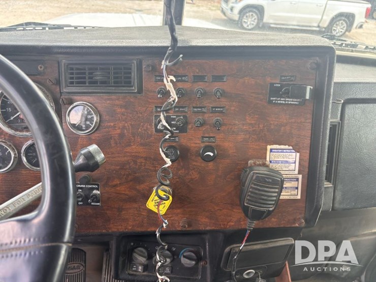 2000-peterbilt-357-image-87