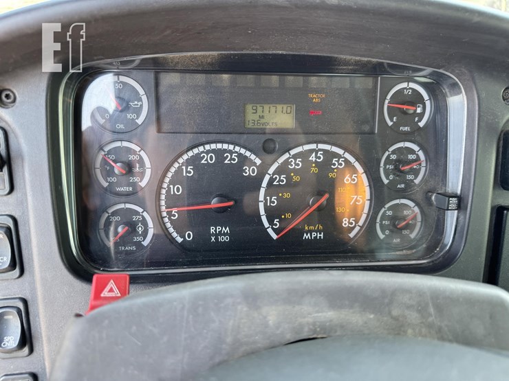 2005-freightliner-business-class-m2-106-image-47