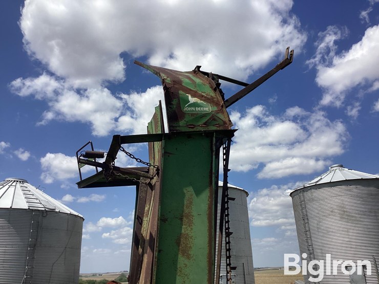 john-deere-00990hc-ground-driven-bale-loader-image-14