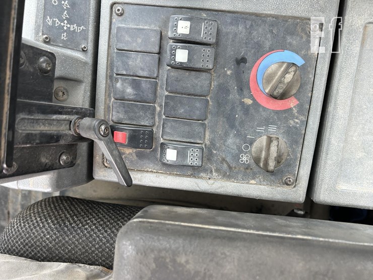 caterpillar-938g-image-40