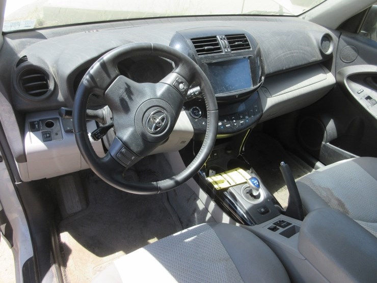 2014-toyota-rav4-image-9