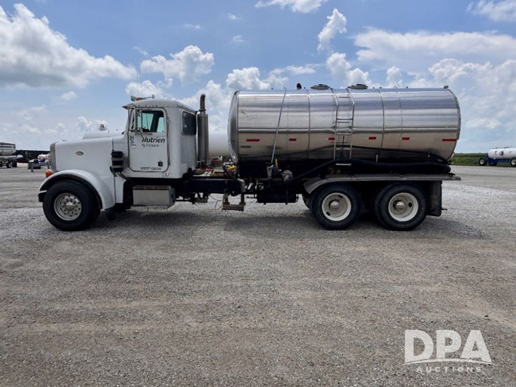 2000-peterbilt-357-image-15