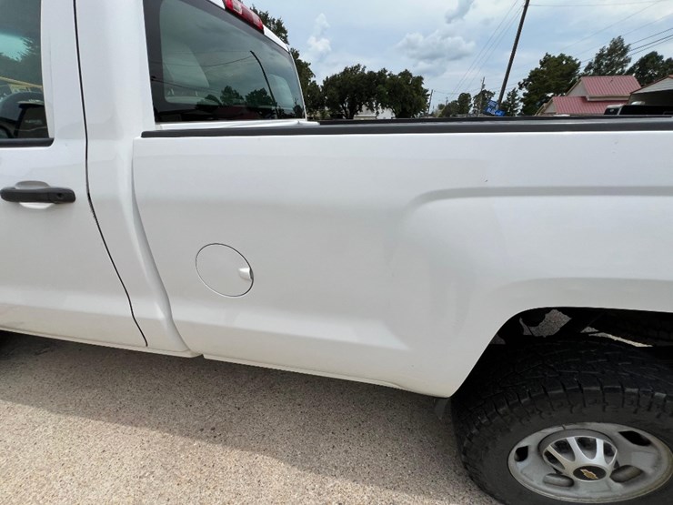 2015-chevrolet-silverado-2500hd-image-52