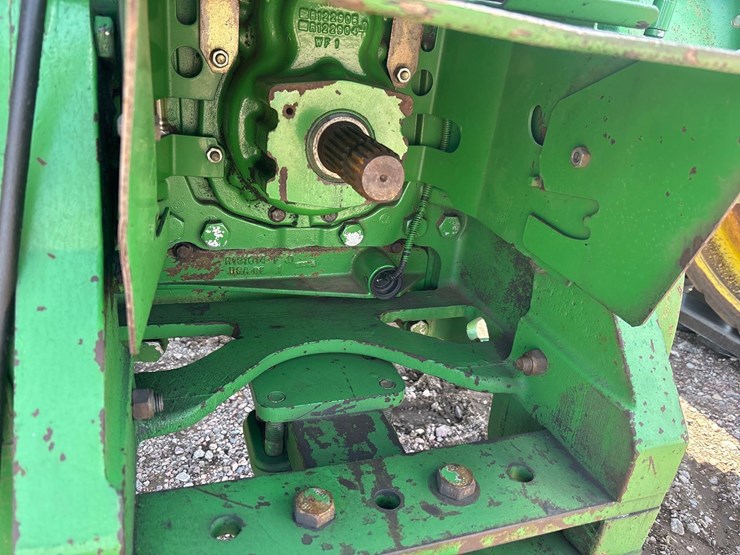 2012-john-deere-8335rt-image-31