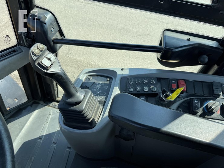 2021-caterpillar-920-image-42