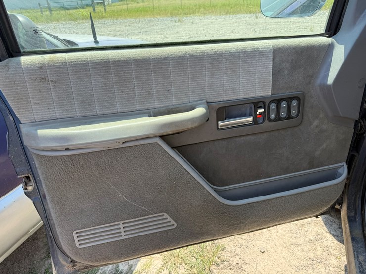 1994-chevrolet-1500-image-32