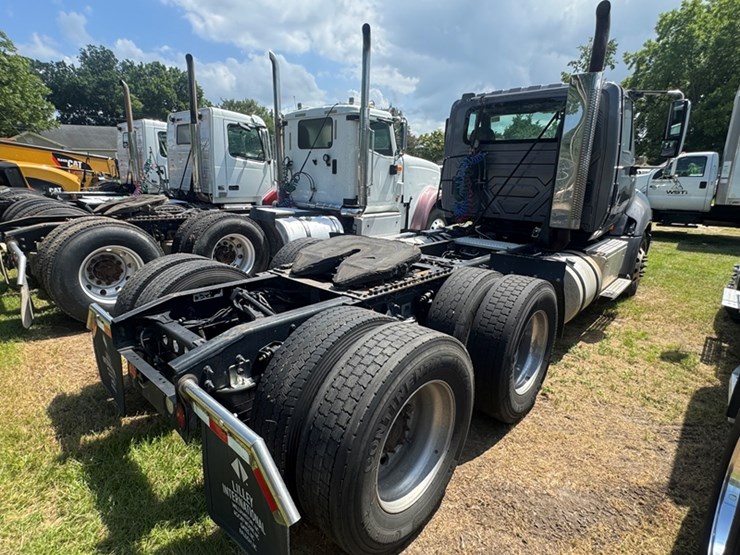 2017-international-prostar-image-4