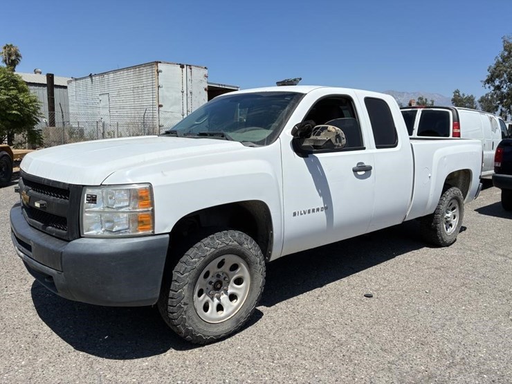 2012-chevrolet-silverado-1500-image-2