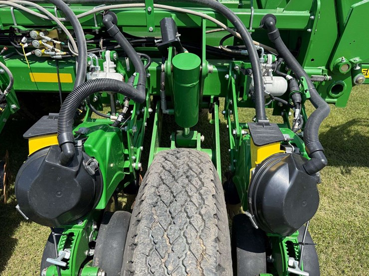 2014-john-deere-1770nt-image-55
