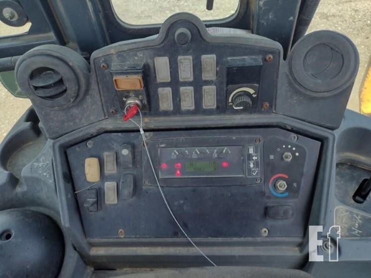 2010-deere-310j-image-7