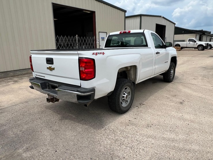 2015-chevrolet-silverado-2500hd-image-6