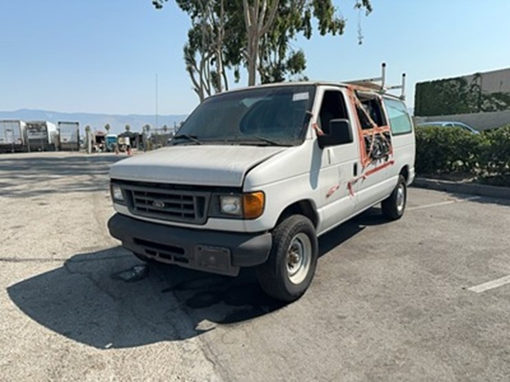 2004-ford-e350-image-2