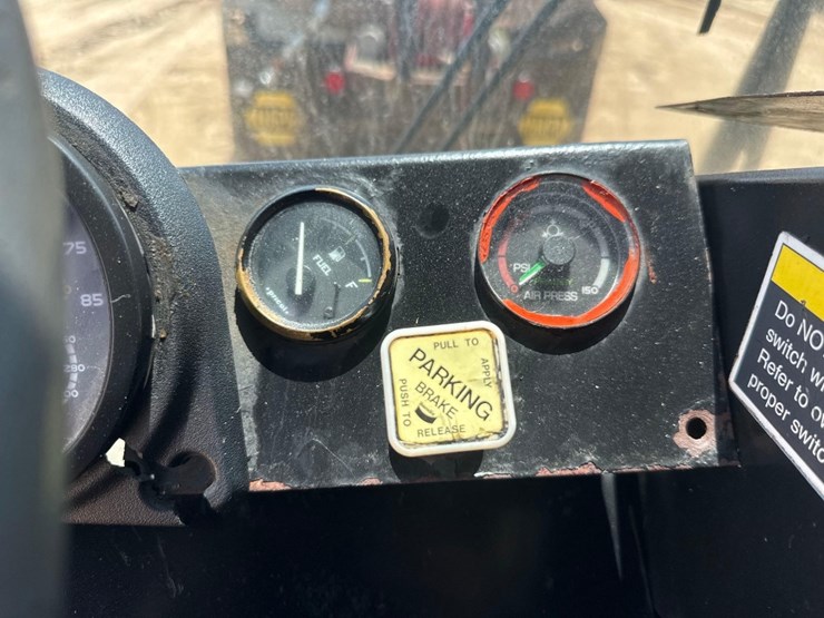 2015-mack-leu633-image-32