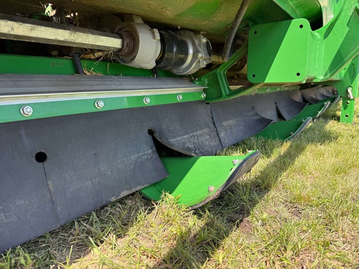 2021-john-deere-c12r-image-16