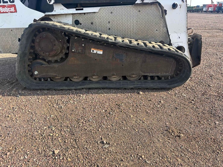 2008-bobcat-t320-image-22