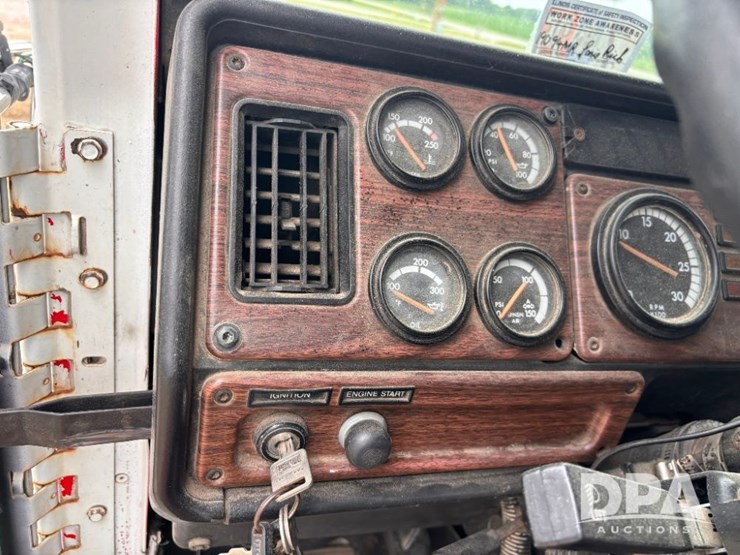 2000-freightliner-truck-(gp11021,-unit-398)-image-84