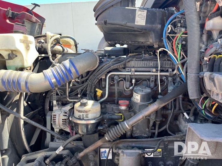2018-peterbilt-579-image-15