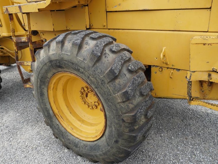 deere-444g-image-48
