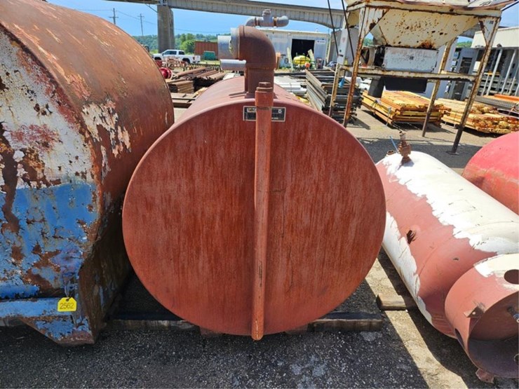 #2566-•-wemco-550-gallon-fuel-tank-image-6