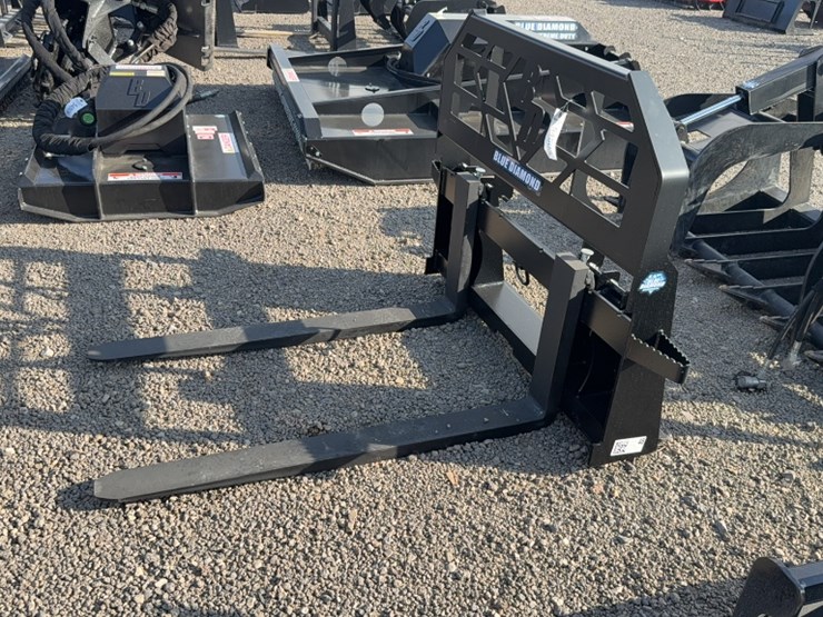 #2071-•-blue-diamond-48"-skid-steer-pallet-forks-image-1