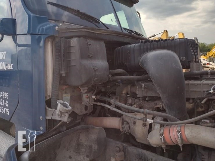 2017-freightliner-122sd-image-23