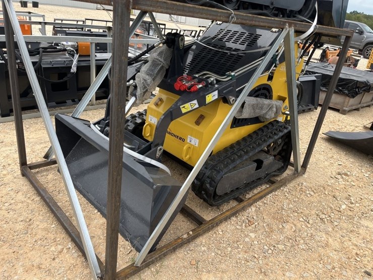 land-hero-mini-skid-steer-image-4