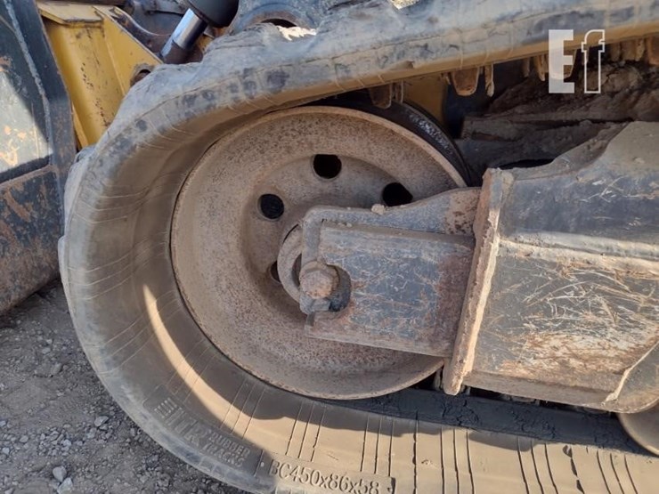 2021-deere-331g-image-24