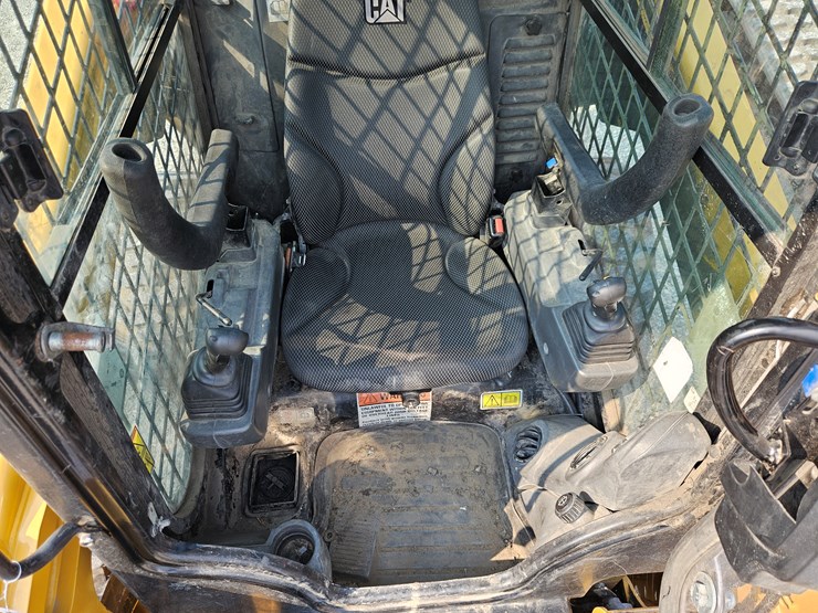 2020-caterpillar-262d3-image-9