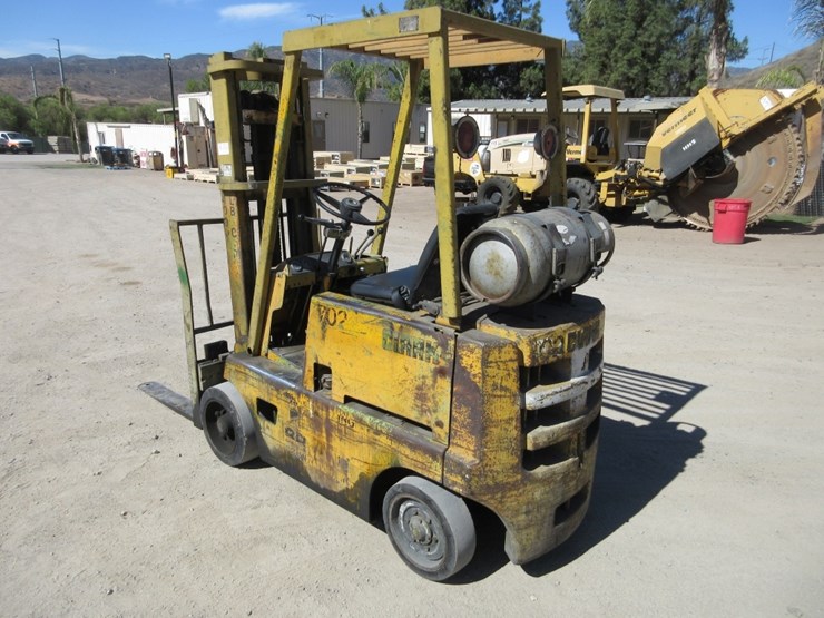 clark-c300-40-warehouse-forklift,-image-2