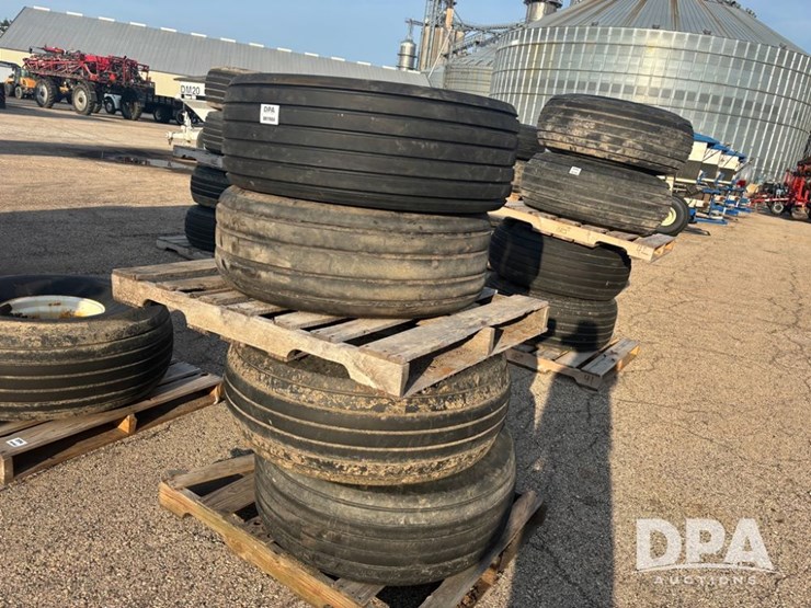 implement-tires-(dr11904)-image-1