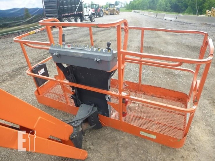 2014-jlg-460sj-image-23