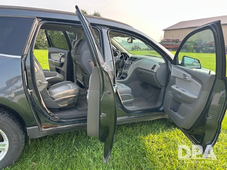 2011-traverse-lt-suv-(mn1058)-image-15