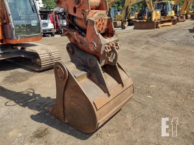 2007-hitachi-zx135us-image-18