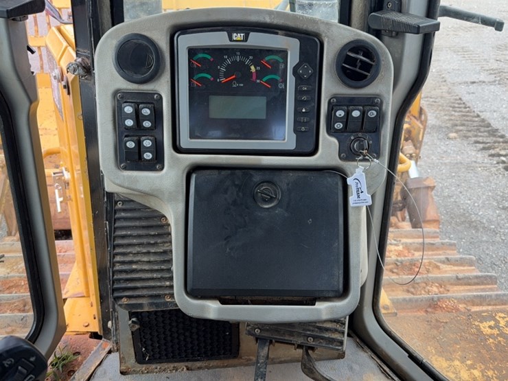 caterpillar-d6t-xw-image-14