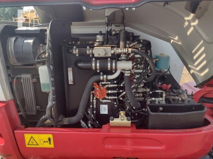 2018-takeuchi-tb260-image-45