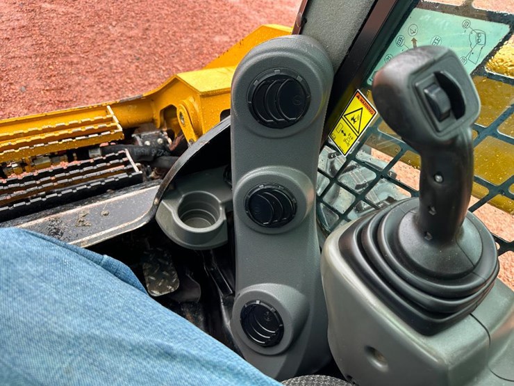 2018-caterpillar-272d2-image-32