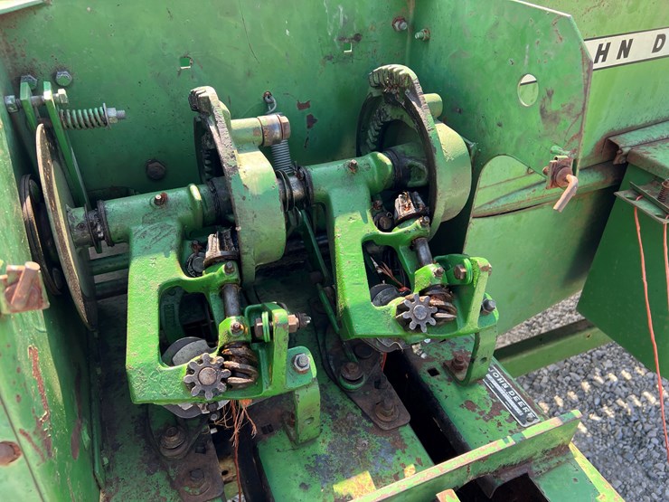 john-deere-336-image-7