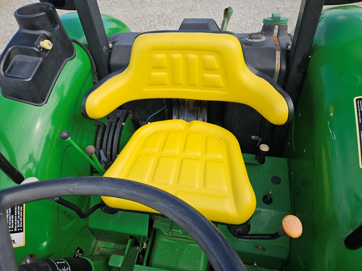 2015-john-deere-5075e-image-10