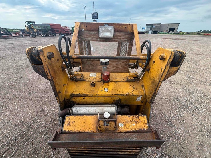 hydra-mac-inc.-1300-skid-steer-image-11