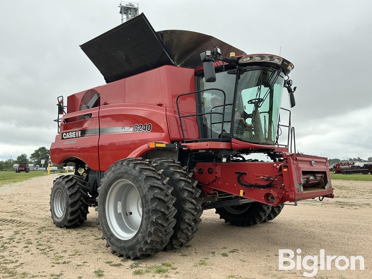 2018-case-ih-8240-image-3