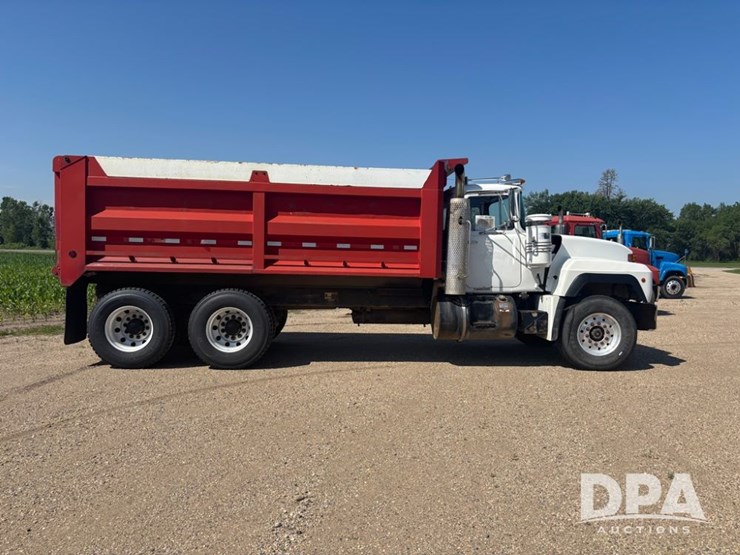 1995-mack-rd690s-image-6