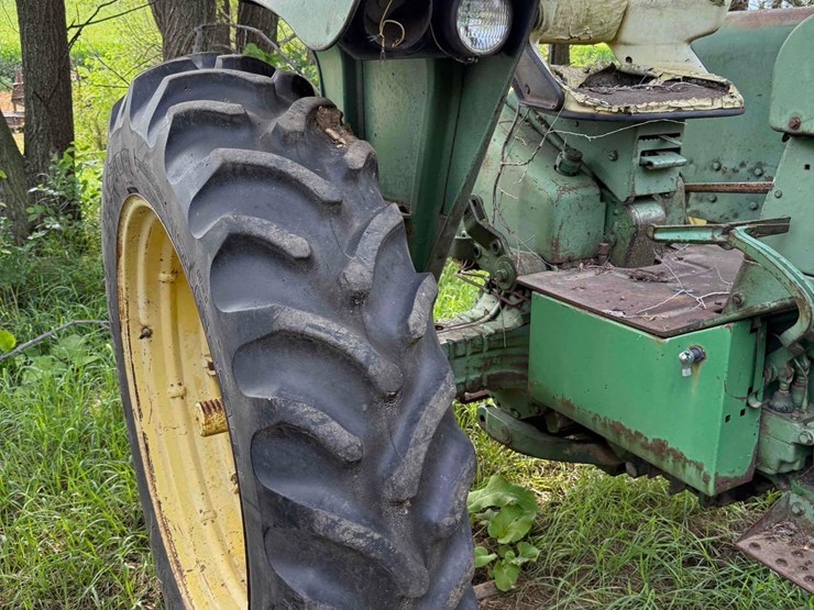 john-deere-3010-image-9