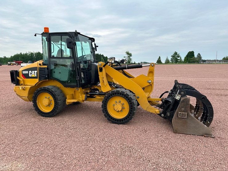2019-caterpillar-906m-image-3
