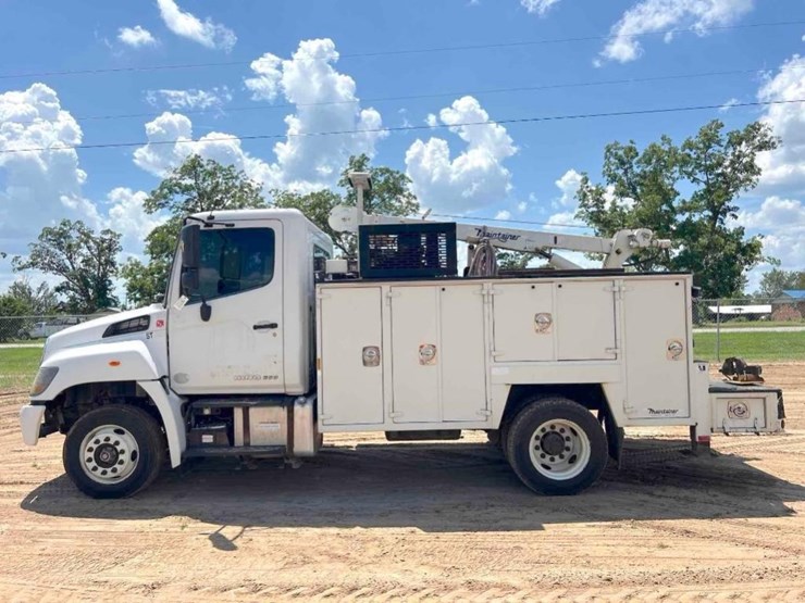 2018-hino-258-image-1