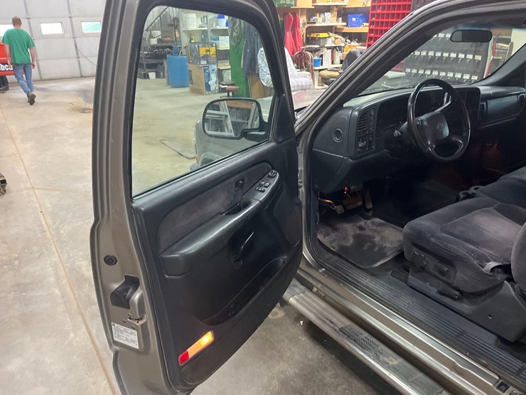 2000-chevrolet-1500-image-14