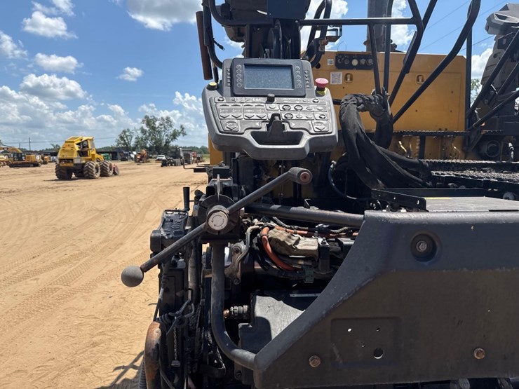 2015-caterpillar-ap-1055f-image-19