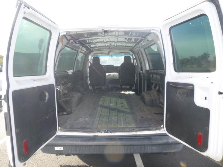 2012-ford-e350-image-17