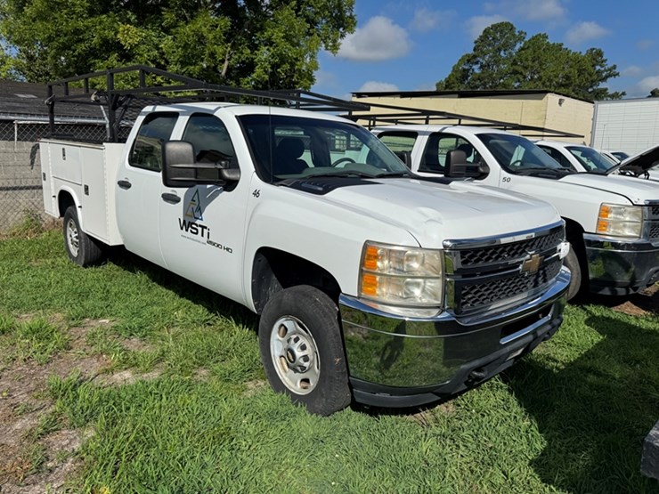 2011-chevrolet-silverado-2500-image-2